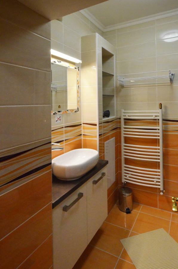 Bathory Apartman Apartment Eger Exterior photo